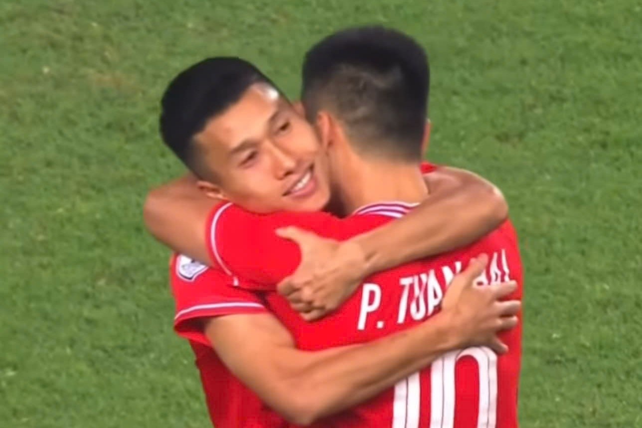 Doan Ngoc Tan xuc dong om va cam on Pham Tuan Hai hinh anh