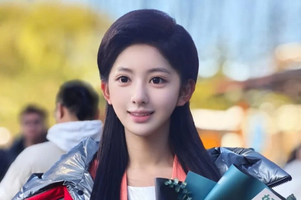 Co gai Trung Quoc bi yeu cau tay trang 5 lan 'vi qua xinh' lai gay sot hinh anh