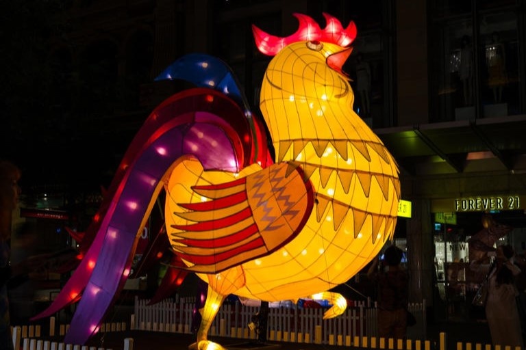 Nguoi tuoi Dau co ca tinh, tien trong nam At Ty hinh anh