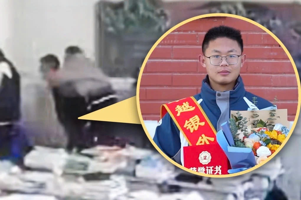 Nam sinh thanh 'nguoi hung' khi quay lai lop cong ban thoat dong dat hinh anh