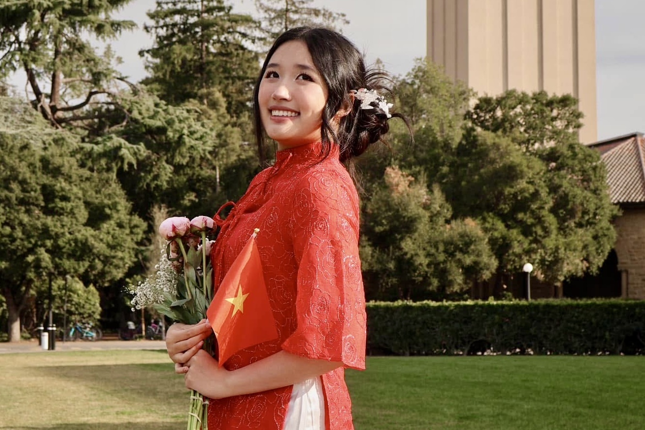 Jenny Huynh khoe kheo truong xin trong bo anh Tet hinh anh