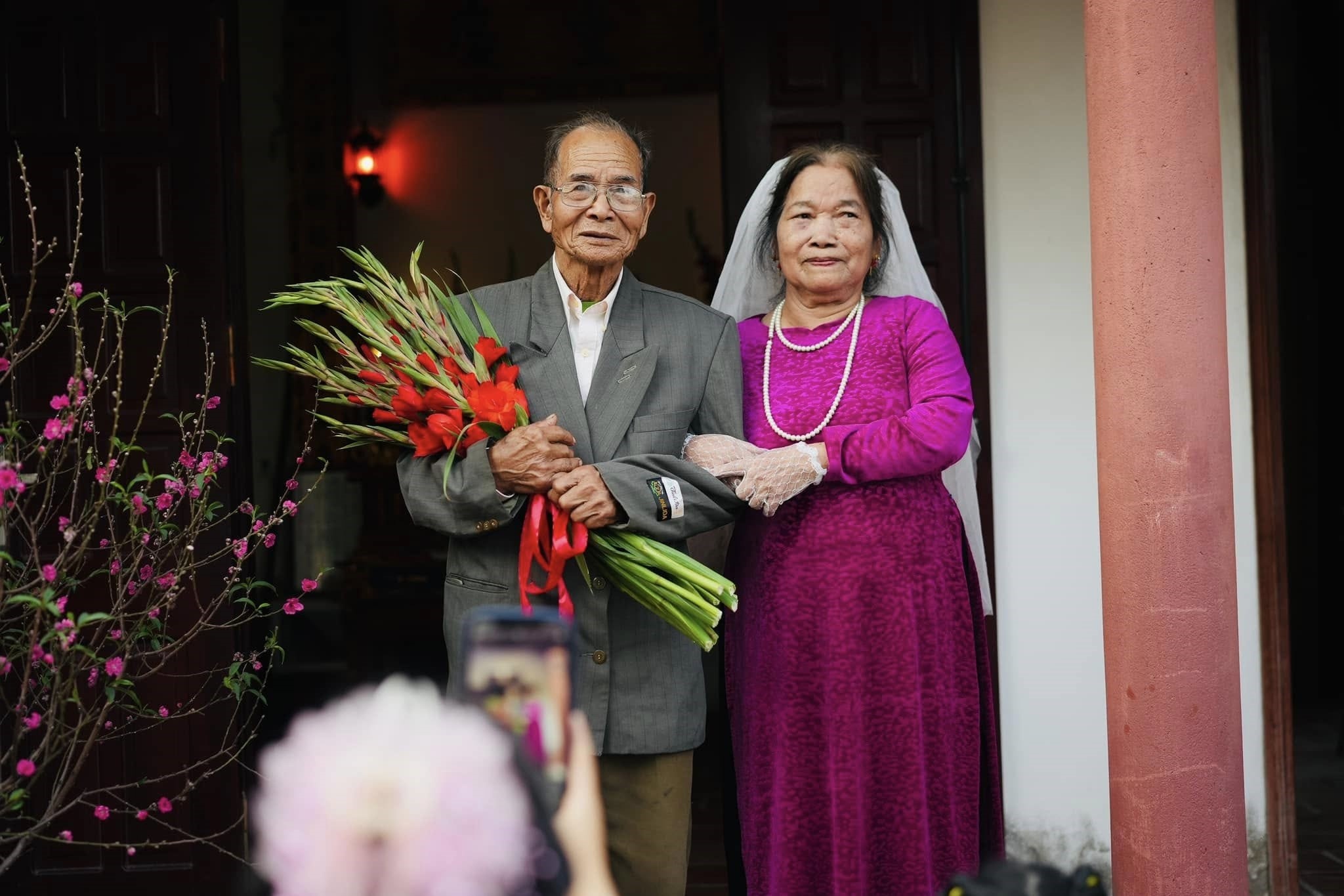 Dam cuoi bat ngo sau 60 nam cua nguoi linh dac cong o Thanh Hoa hinh anh