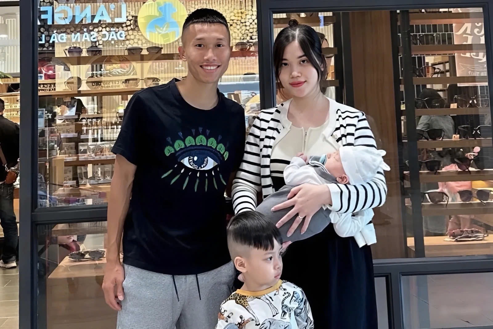 Vo Doan Ngoc Tan khoe 'thanh tuu lon nhat' sau 8 nam ben chong hinh anh