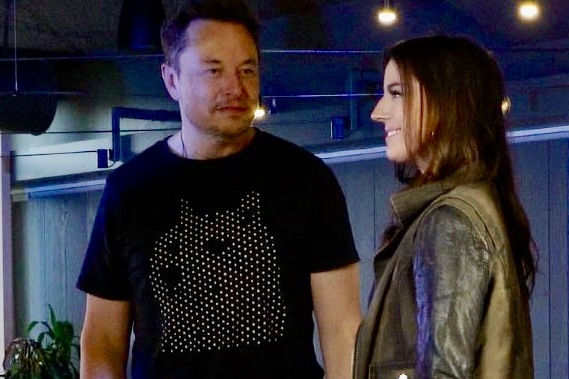 Anh hiem cua Elon Musk cung co gai 'bi mat sinh con thu 13' cho ong hinh anh