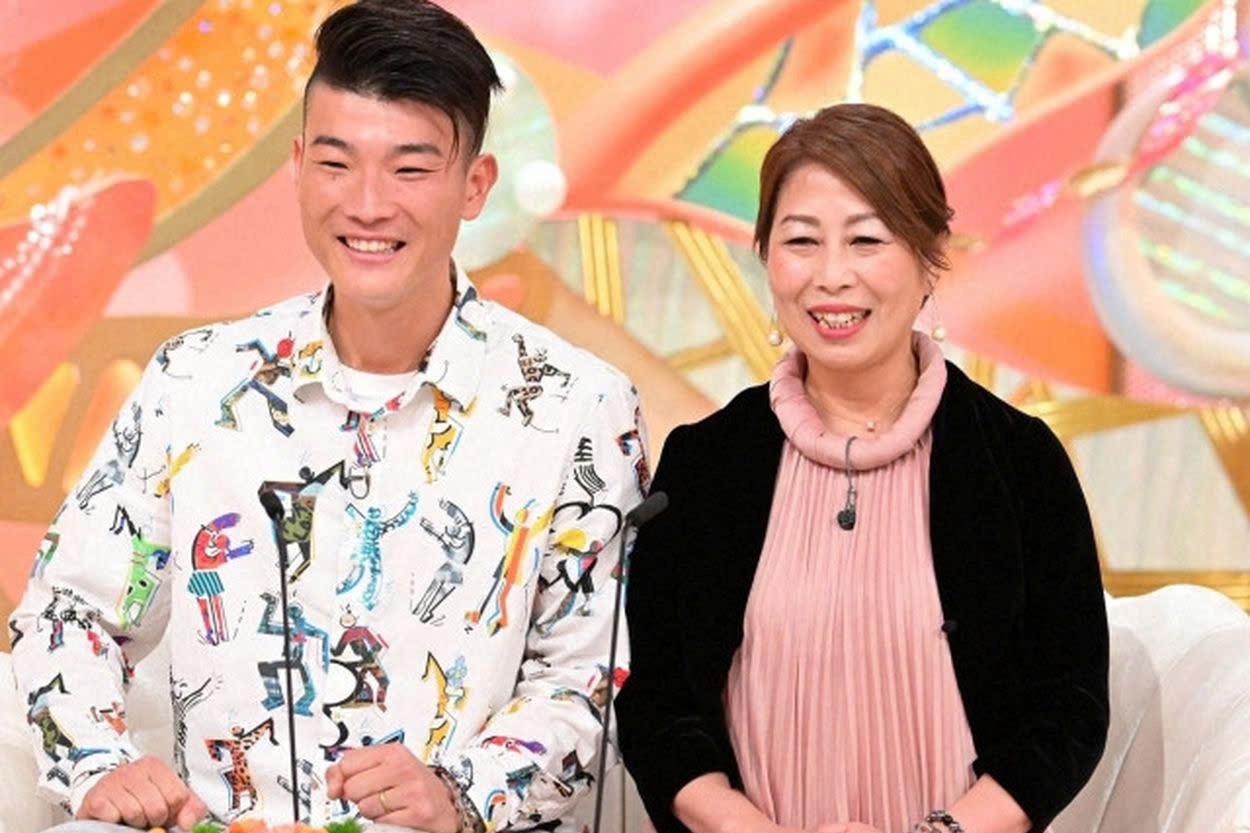 Anh chang Nhat Ban ket hon voi me cua ban cung lop hinh anh