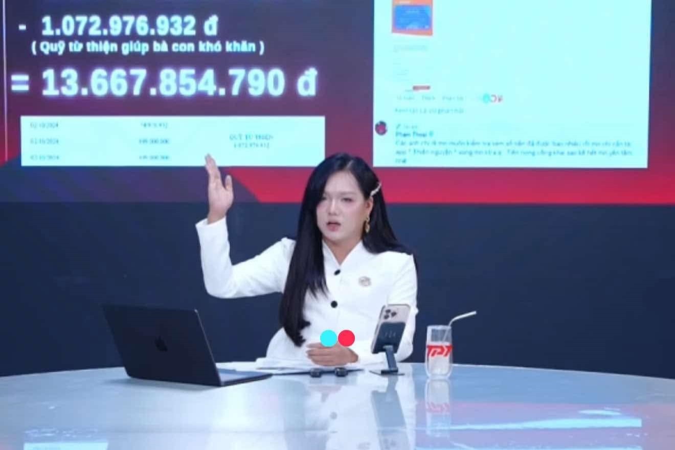 Phien live sao ke cua Pham Thoai 'sap' khi co gan 300.000 nguoi xem hinh anh