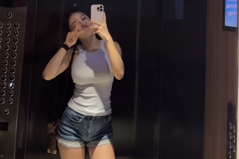 Vo thu mon Van Lam khoe dang chuan sau 10 ngay sinh mo hinh anh