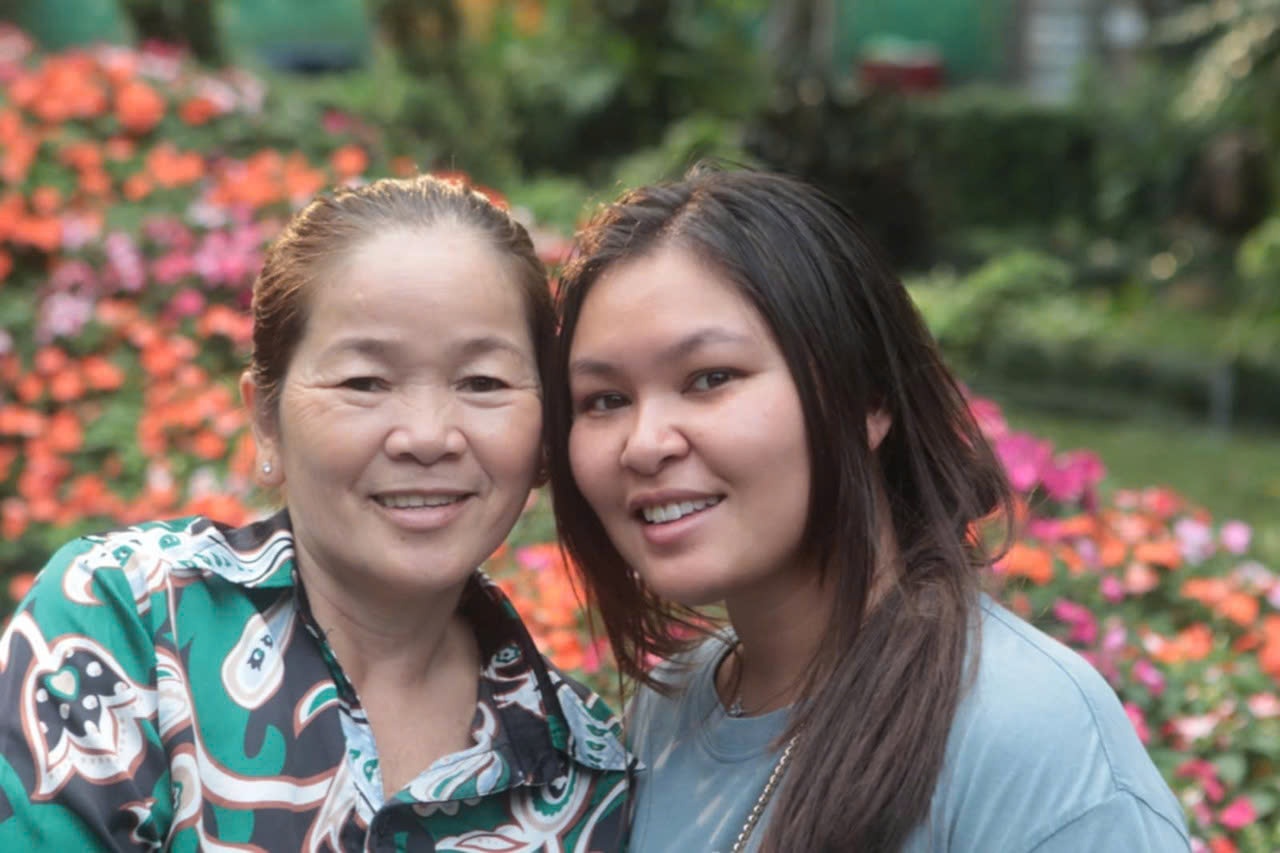 Me nuoi tiet lo bi mat, co gai Phap tim thay bo me Viet sau 6 ngay hinh anh