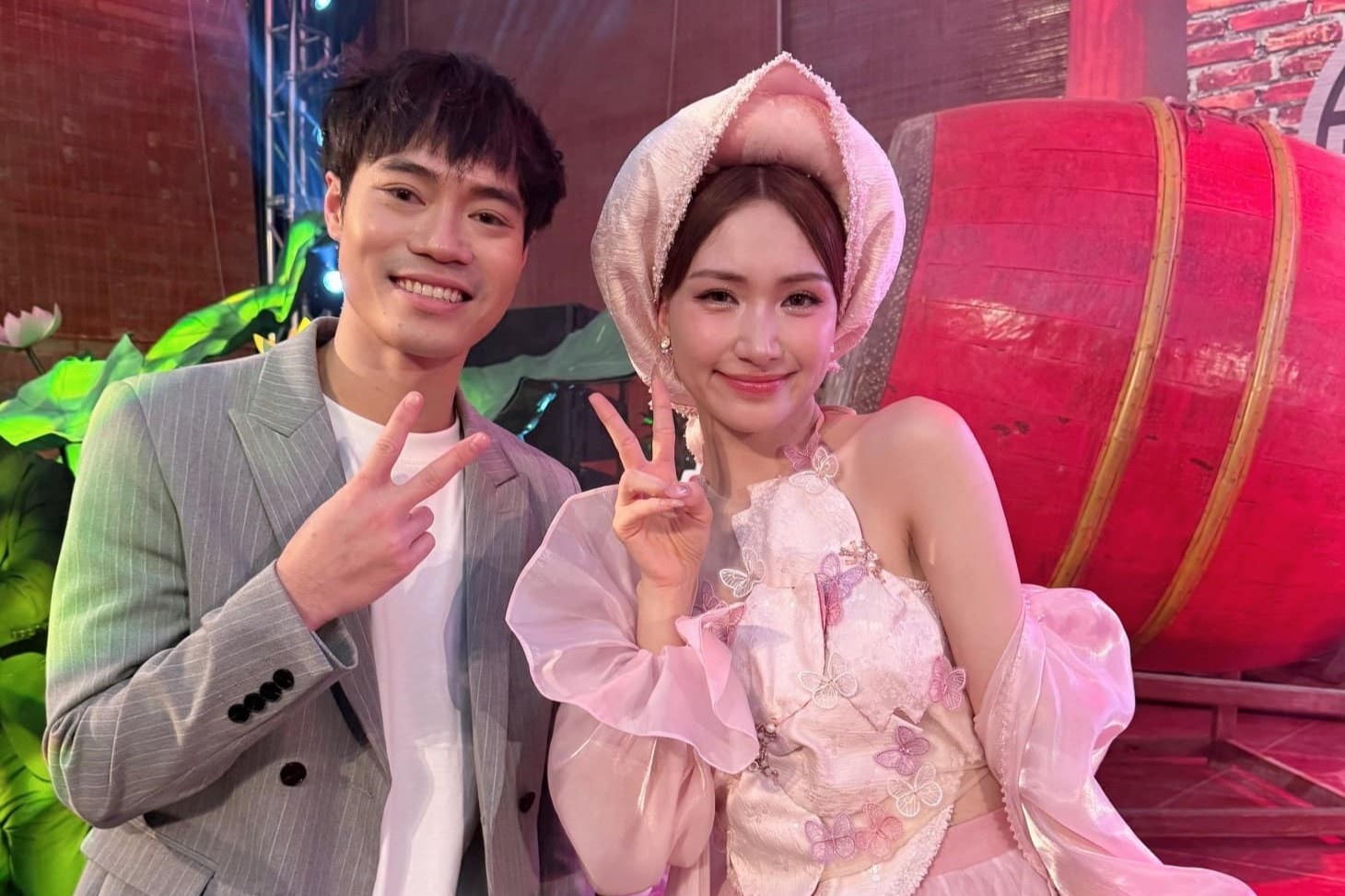 Tinh ban hon 10 nam cua Van Toan va Hoa Minzy hinh anh