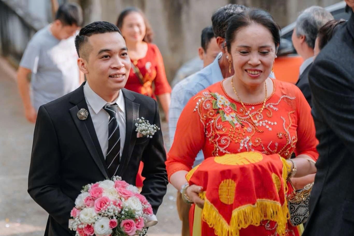 Cai ket cua anh chang trong clip me giuc cuoi vo gay sot 5 nam truoc hinh anh