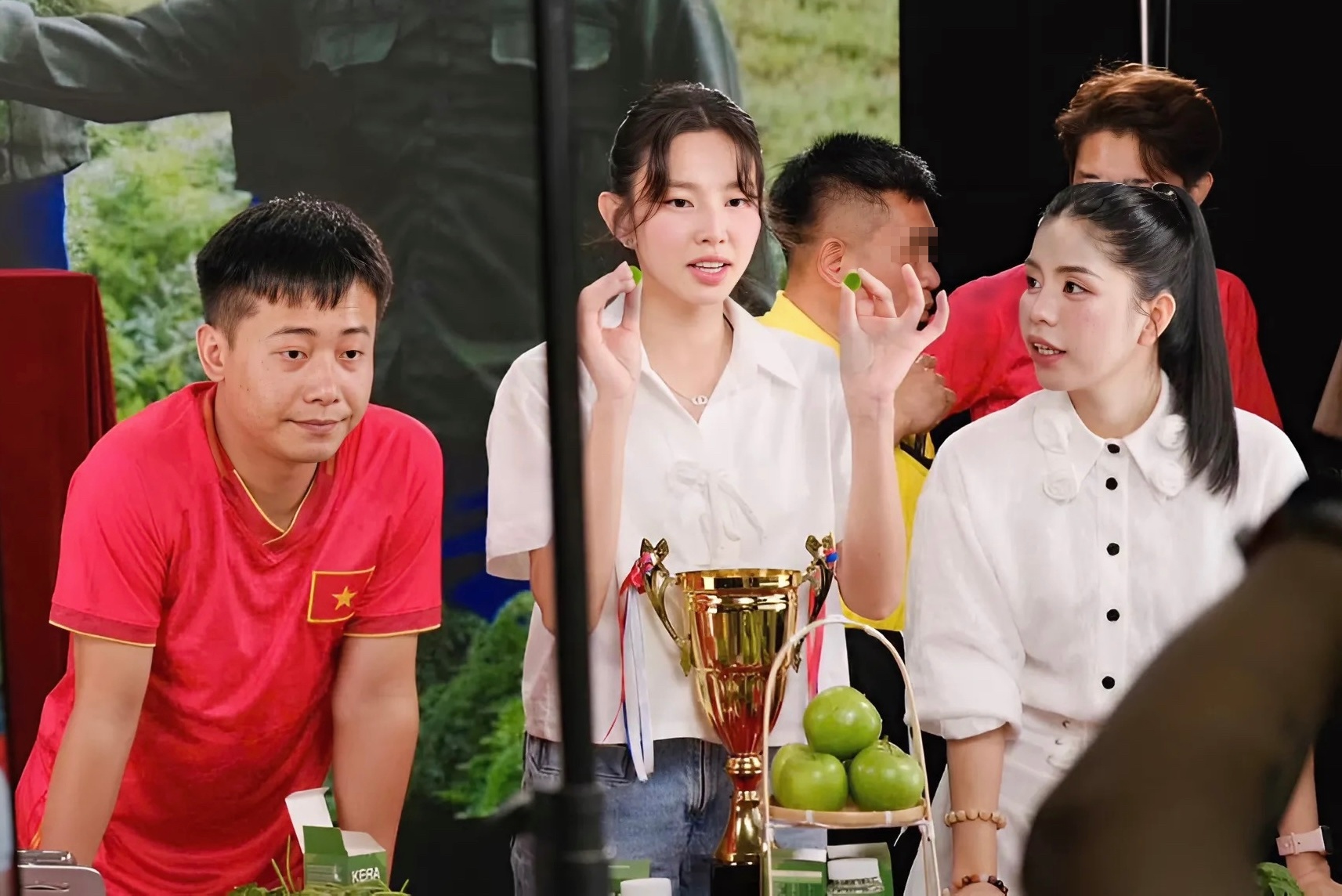 Khach cach mat, tay chay KOC quang cao lo nhu Quang Linh, Hang Du Muc hinh anh