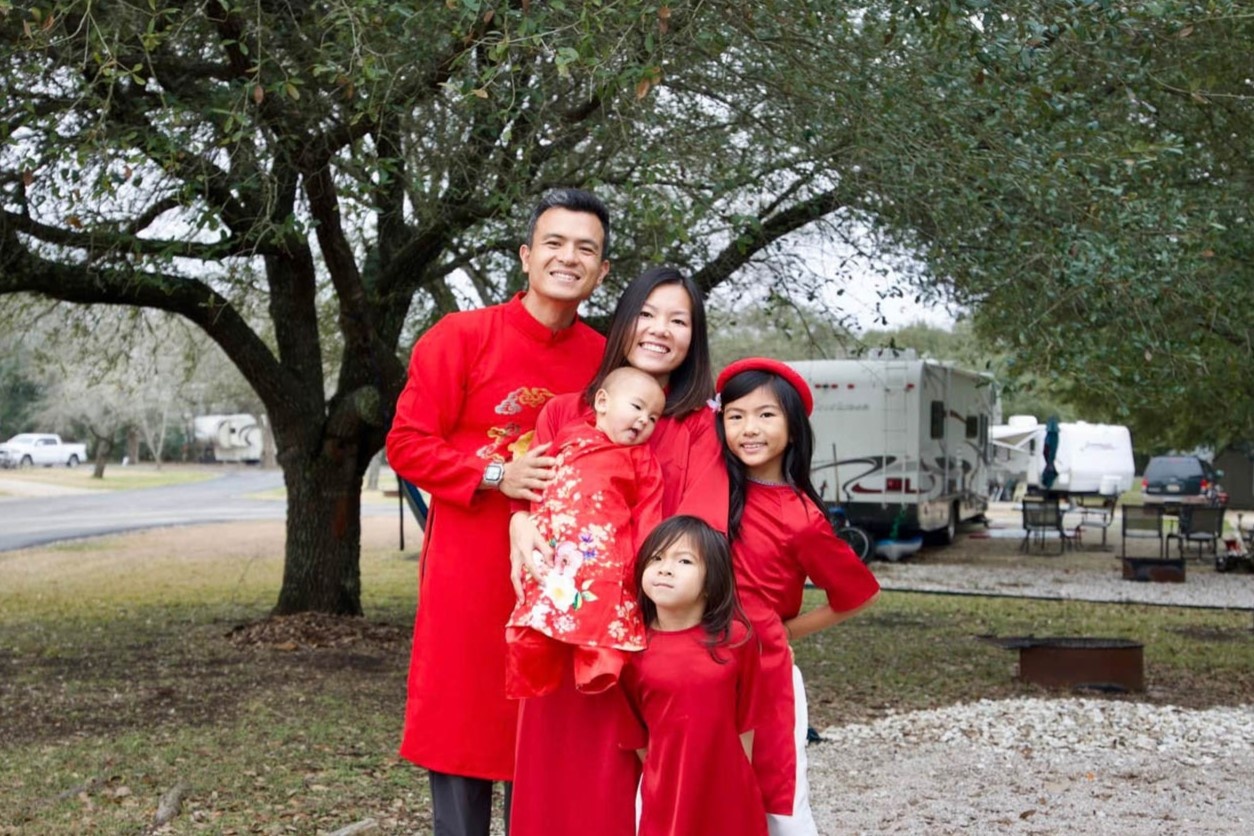 Vo chong Viet ban het tai san, dua con chu du khap nuoc My hinh anh