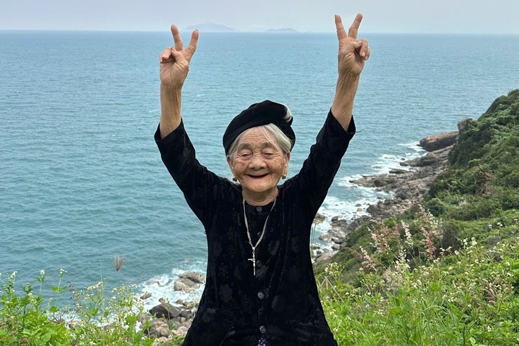 Cu ba 97 tuoi me tap gym o Ha Tinh lai gay sot mang hinh anh