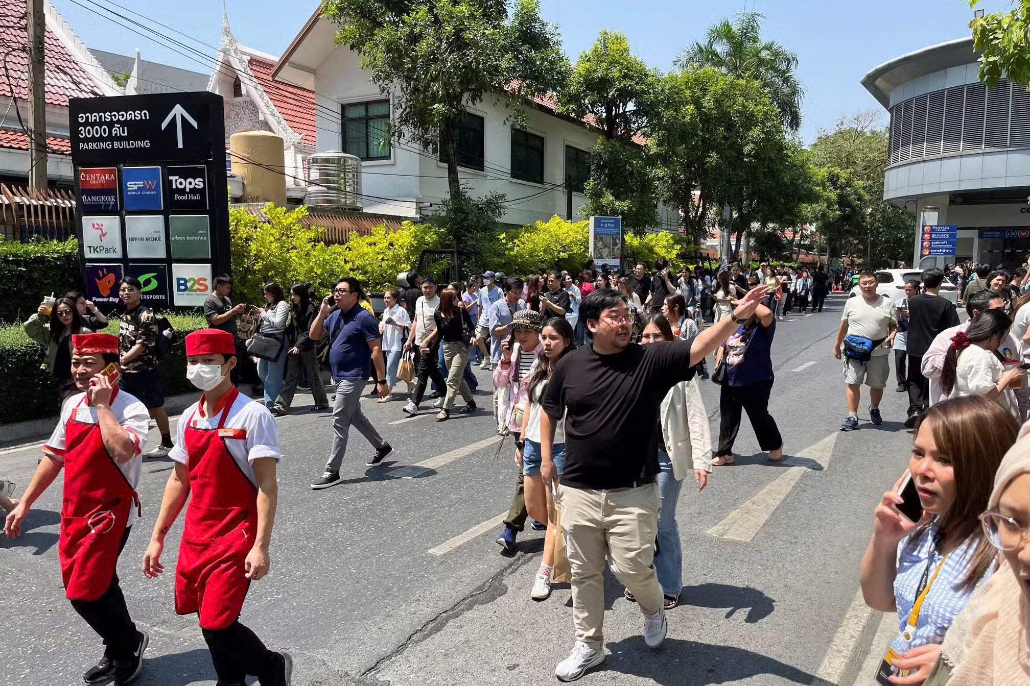 Nguoi dan Myanmar, Thai Lan ke phut thao chay khi dong dat, du chan hinh anh