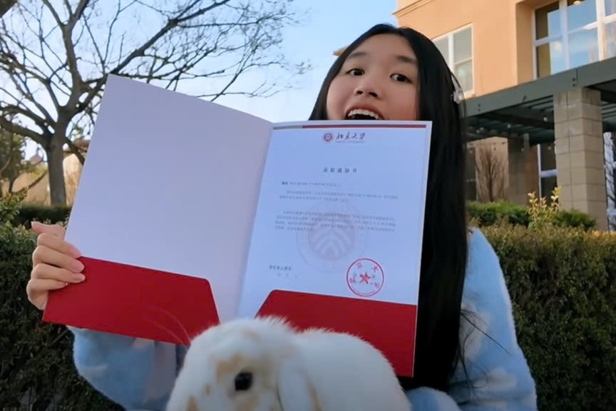 Jenny Huynh khoe dau DH Bac Kinh khi dang hoc Stanford hinh anh