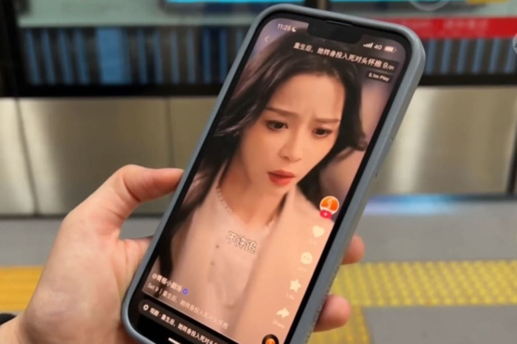 Ai hot bac tu nhung 'lao cong hoc yeu, ty phu gia ngheo' tren TikTok? hinh anh