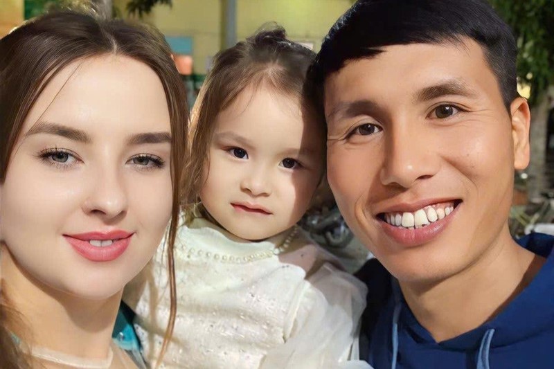 Nang dau Ukraine bat ngo vi can phong ngu khi ve que chong o Thanh Hoa hinh anh