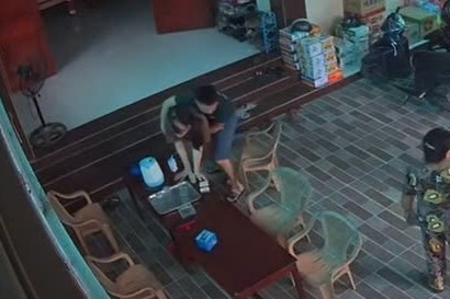 Nguoi vo o Ha Tinh duoc chong do de ngay tai san nha hinh anh