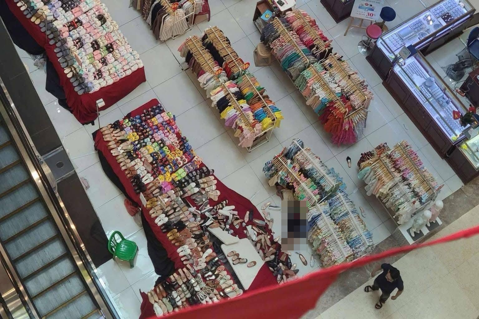 Dong thai cua Van Hanh Mall sau khi them nguoi roi lau tu vong hinh anh