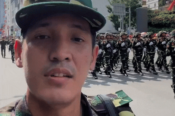 Dai uy Lao tham du dieu binh 30/4: 'Cam giac minh nhu Son Tung M-TP' hinh anh