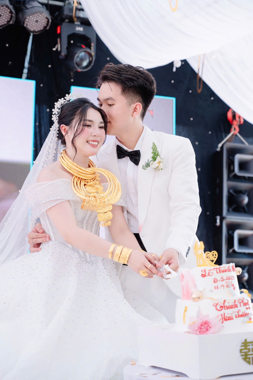Dam cuoi ngap vang anh 3