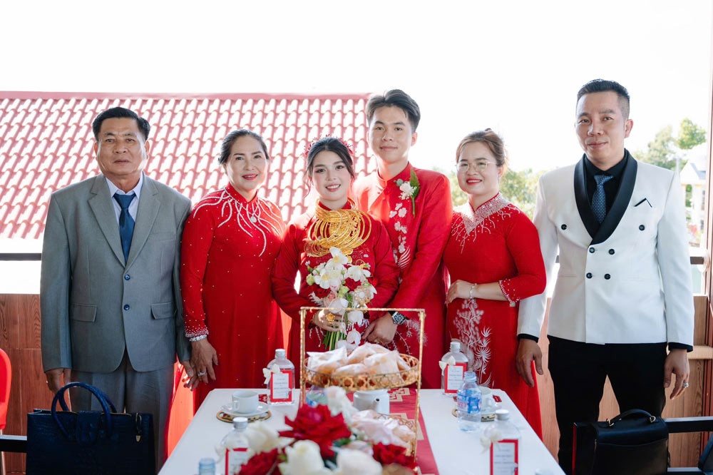 Dam cuoi ngap vang anh 1