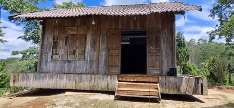 Can canh ngoi nha xoay doc dao o Dak Lak hinh anh