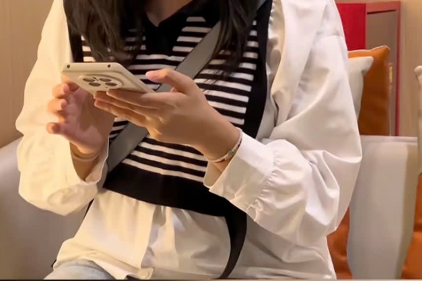 Bi ban trai bo vi dien thoai tu dong vao Wi-Fi khach san o Trung Quoc hinh anh
