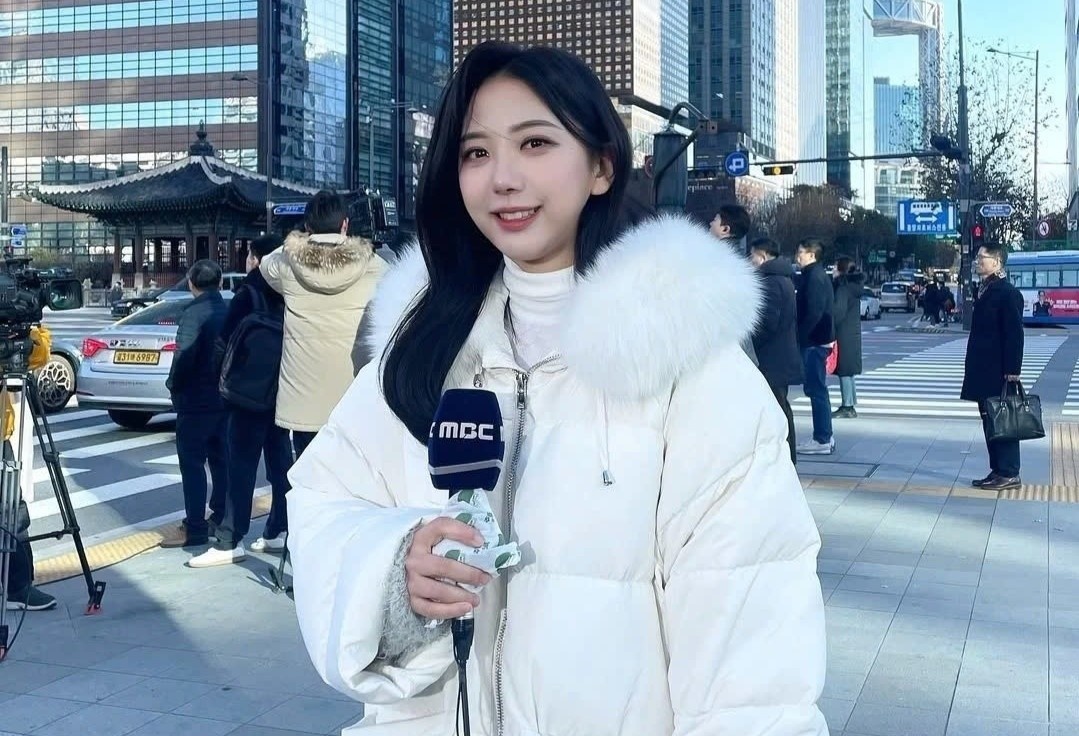 Ket luan bat ngo vu MC thoi tiet Han tu sat vi bi dong nghiep bat nat hinh anh