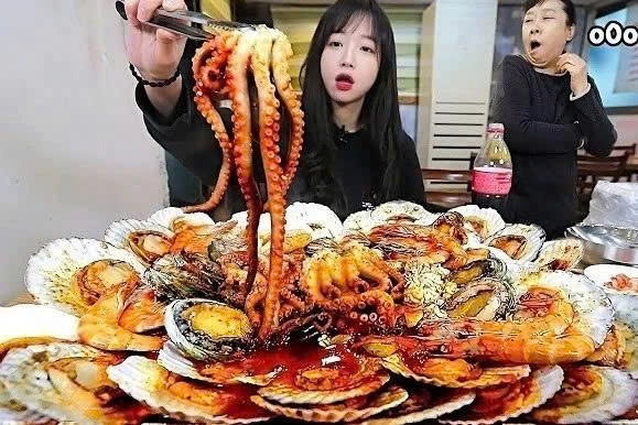 Suc an khung khiep cua 'thanh mukbang' Han co da day lon bat thuong hinh anh