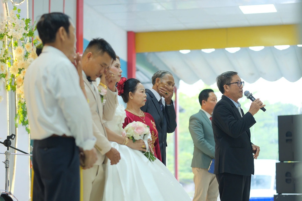 ban muon hen ho anh 4