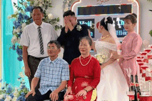 Chu re Tuyen Quang om mat khoc nuc no trong dam cuoi gay sot hinh anh