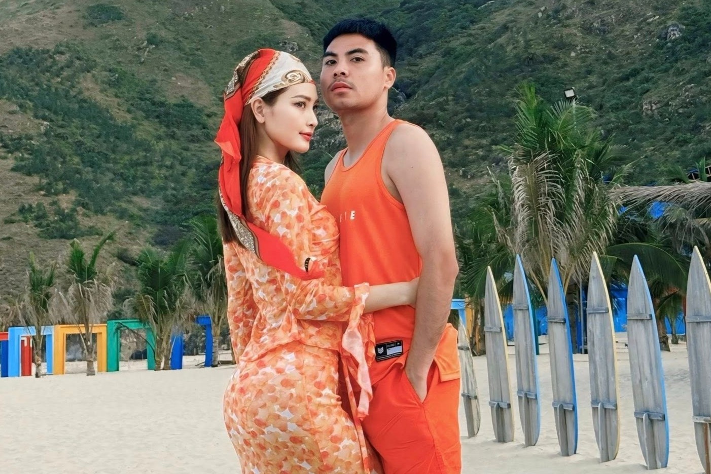 Ban gai MC cua cau thu Duc Huy than thiet voi gia dinh nguoi yeu hinh anh