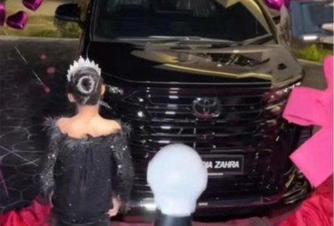 Cai ket cua 'boss' my pham khoe tang oto cho con 11 tuoi o Malaysia hinh anh