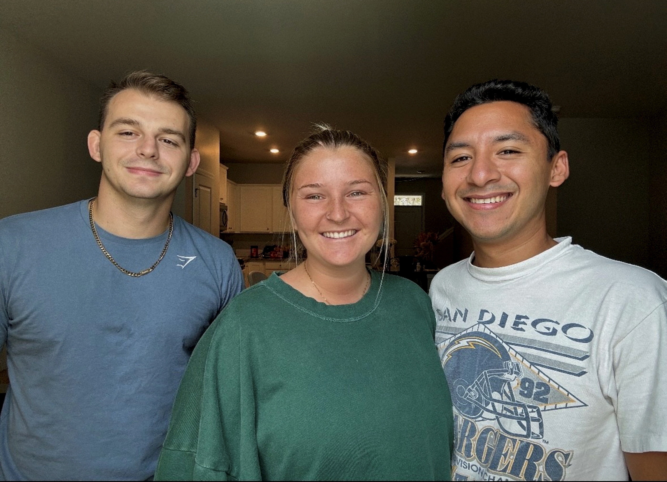 Chung song hoa thuan voi chong moi va chong cu duoi mot mai nha o My hinh anh