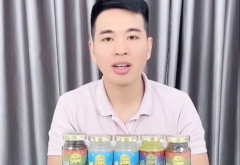 Le Anh Nuoi gay buc xuc giua lum xum quang cao hu yen gia re hinh anh