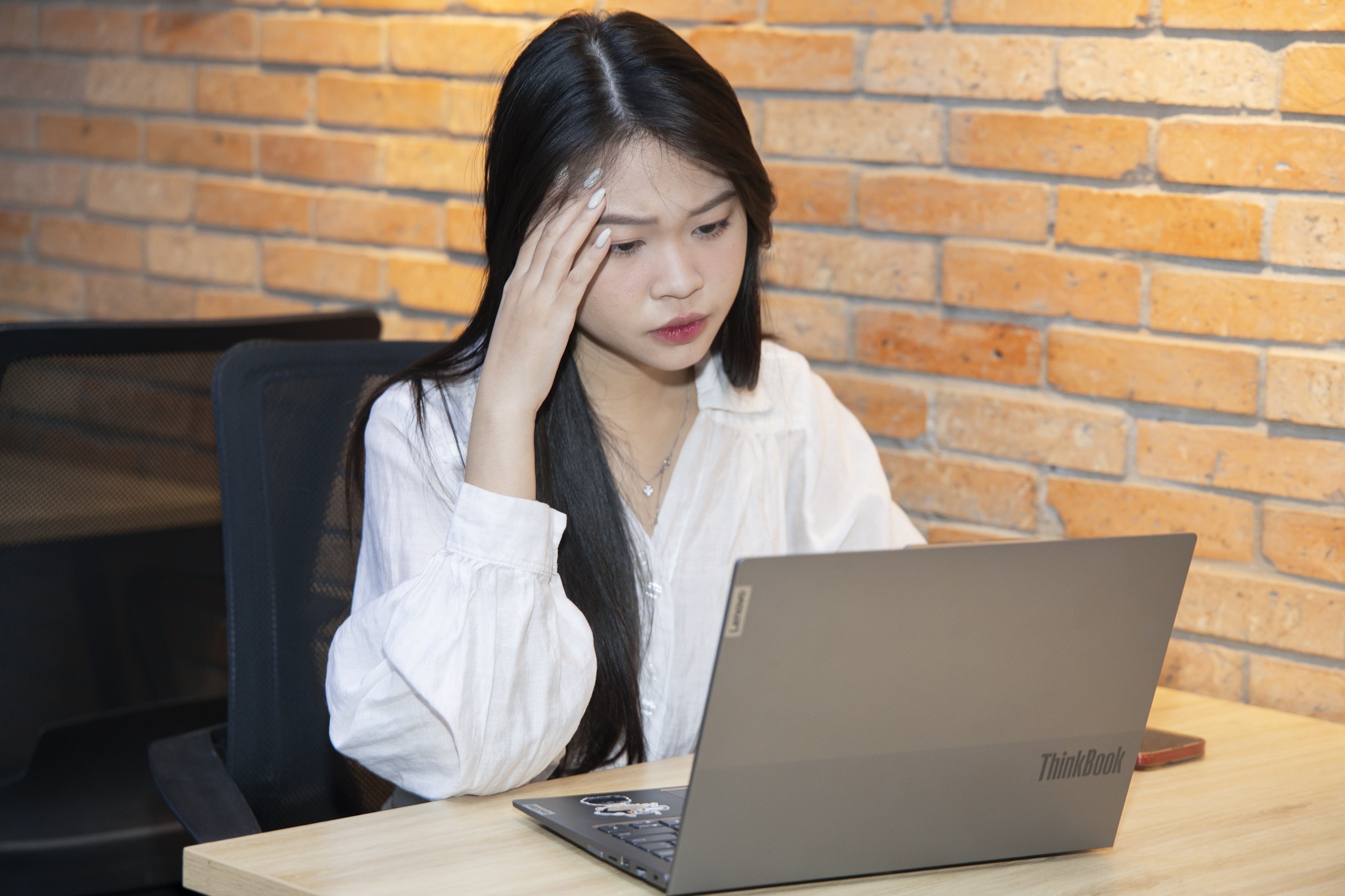 Nhan su dau dau vi nhung cuoc hop keo dai den tan nua dem hinh anh