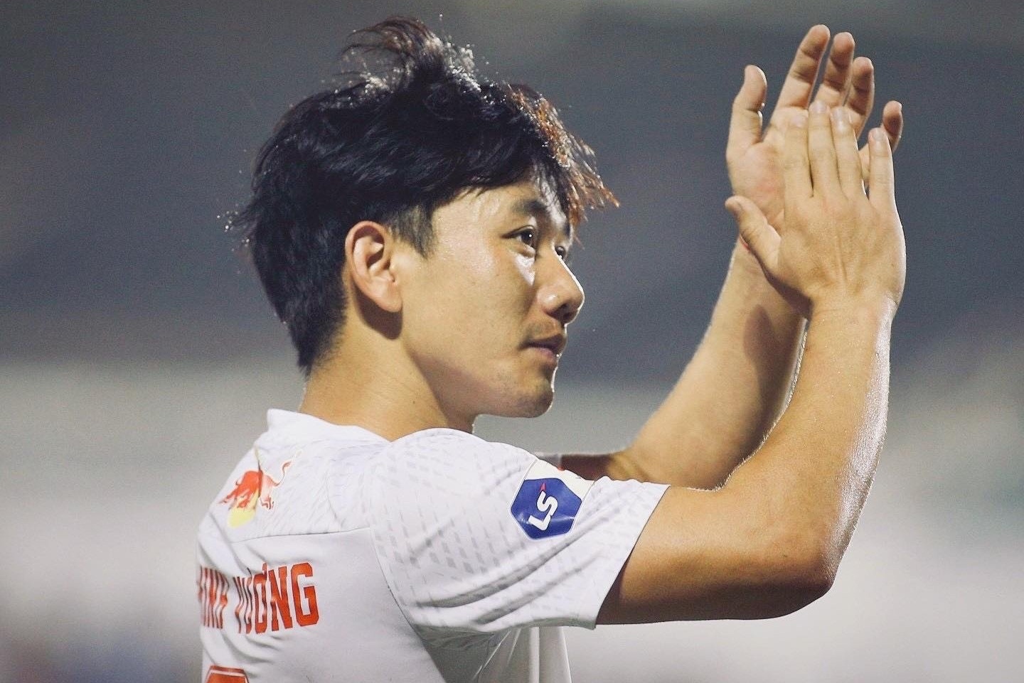 Cau thu Minh Vuong tam biet fan HAGL hinh anh