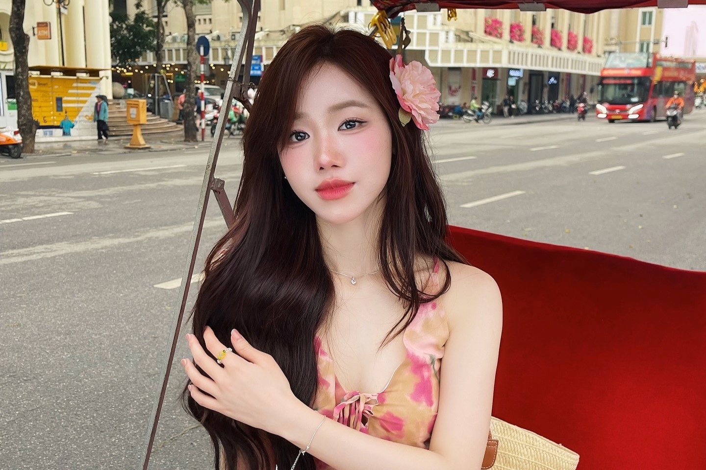 TikToker trieu follow phan phao hinh anh