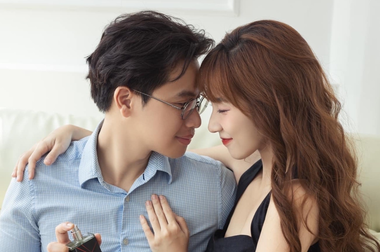 Vo chong TikToker noi tieng bi 'reo ten' hinh anh