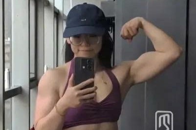 Nu bac si phap y 'co bap nhat Trung Quoc' hinh anh