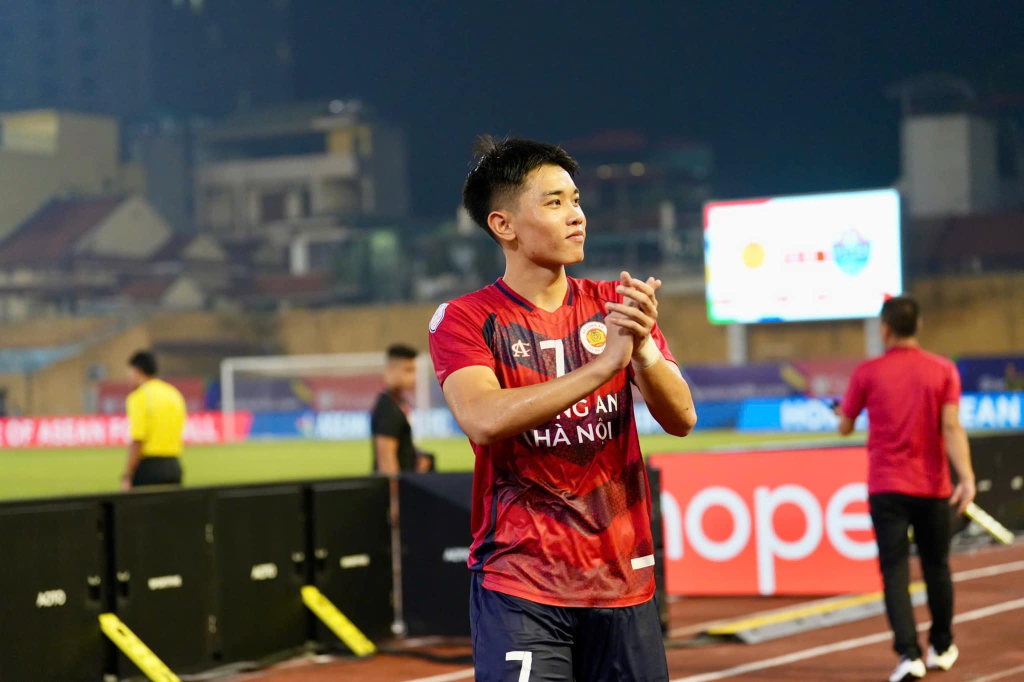 Nguyen Dinh Bac vo dich anh 7