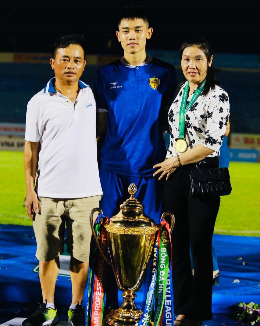 Nguyen Dinh Bac vo dich anh 9