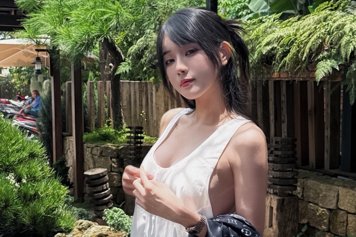 Ban gai Van Thanh dap tra khi bi noi tung quen dai gia, chup anh nude hinh anh