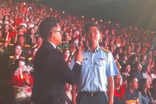 Nam than quan nhan gay sot khi tiet lo ve ban gai hinh anh