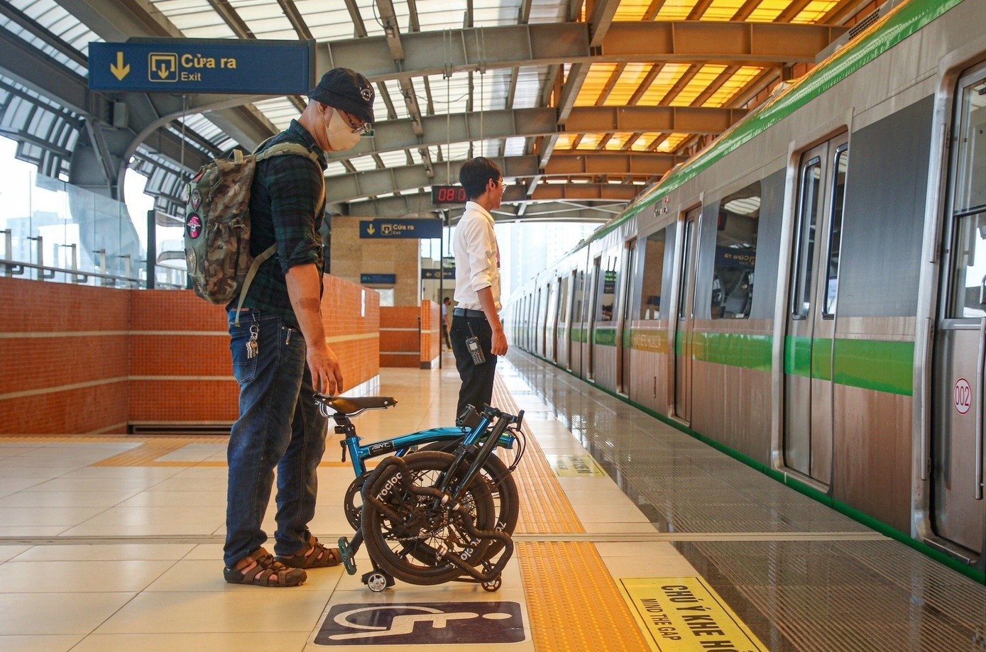 Hanoi Metro xin loi vu nhan vien 'cam mang xe dap dien len tau' hinh anh