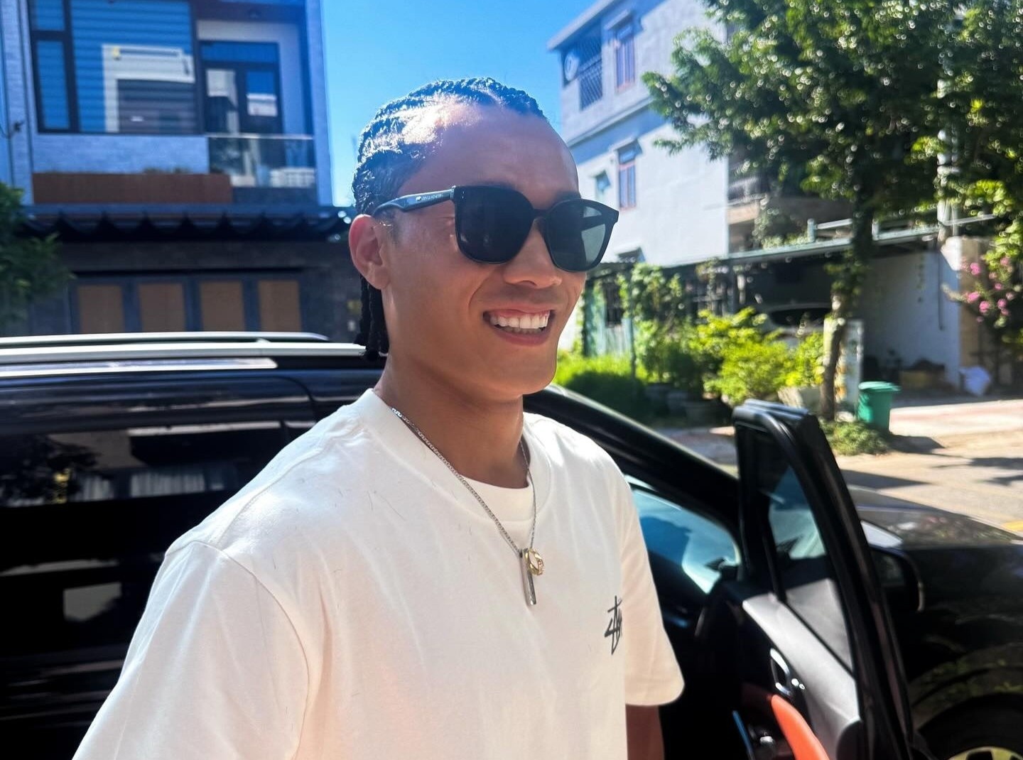 Bui Tien Dung gay ban tan voi kieu toc moi hinh anh