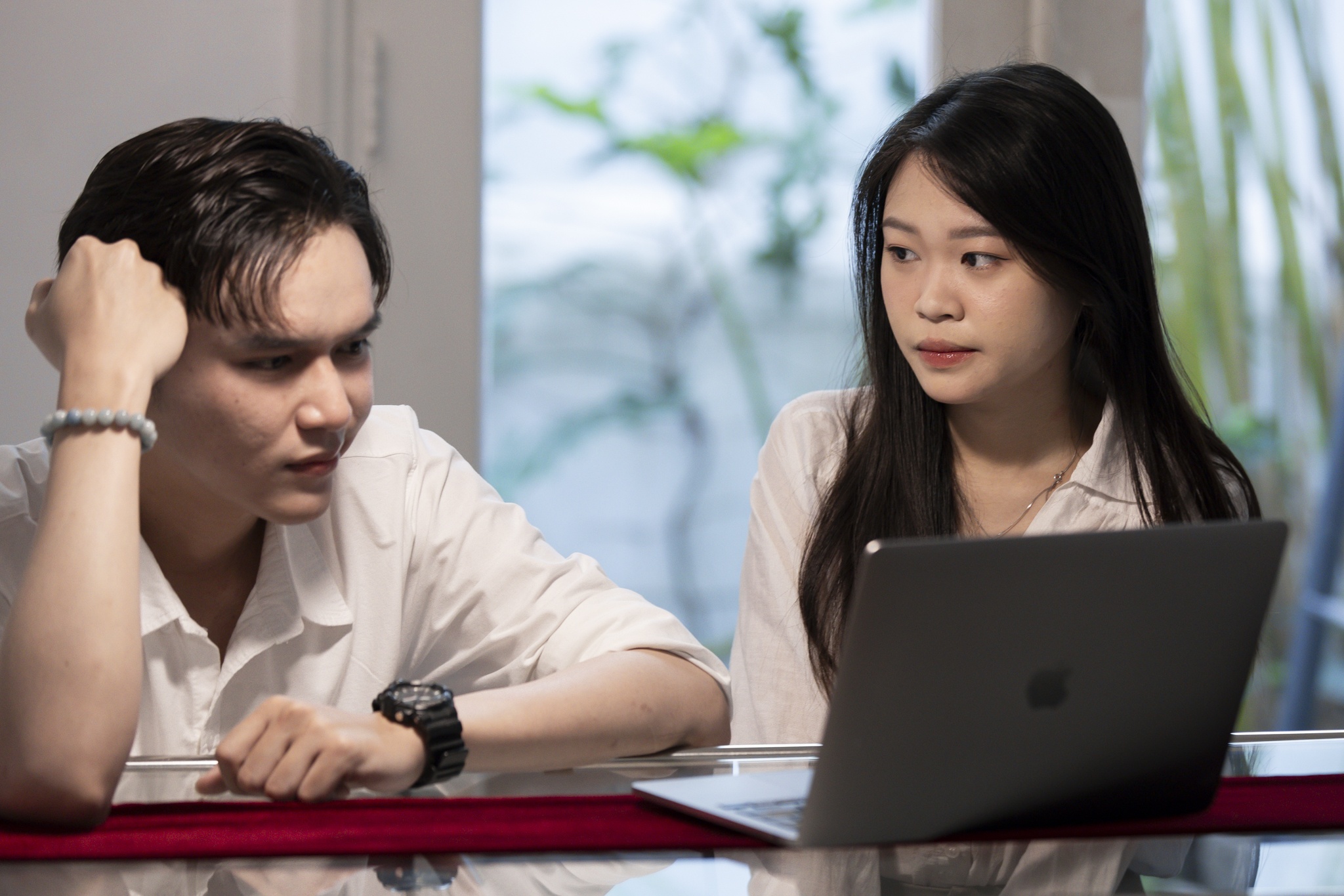 Thoat khoi vung an toan khi vo chong cung that nghiep hinh anh