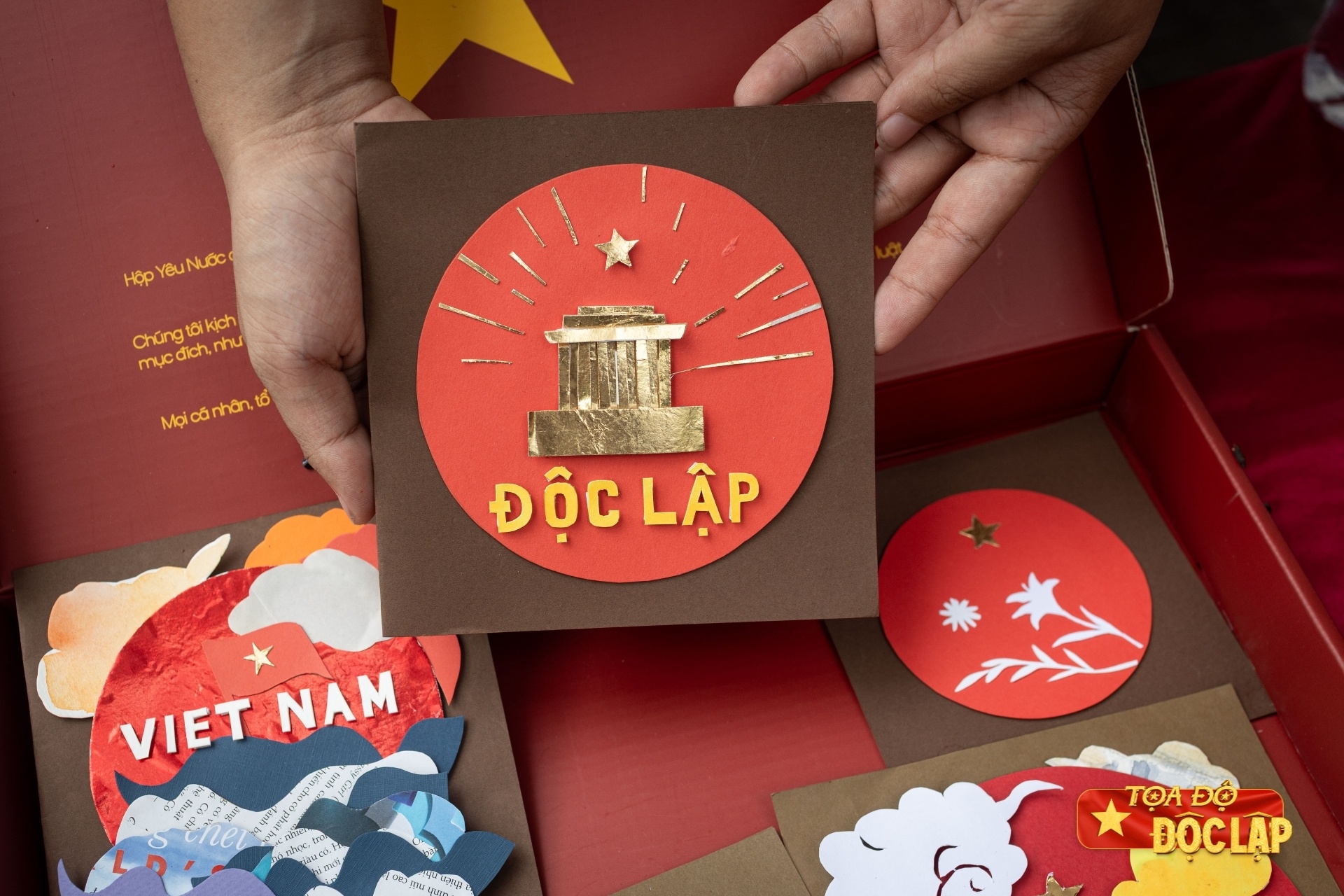 lễ hội độc lập, tọa độ độc lập, Quốc khánh 2/9, Hồ Gươm, móc khóa sao vàng, local brand Việt, sản phẩm yêu nước, Gian hàng trải nghiệm, phố đi bộ Hồ Gươm, Tíc Cơ Studio, Noteworthy, ảnh 1 le hoi doc lap, toa do doc lap, Quoc khanh 2/9, Ho Guom, moc khoa sao vang, local brand Viet, san pham yeu nuoc, Gian hang trai nghiem, pho di bo Ho Guom, Tic Co Studio, Noteworthy, anh 1