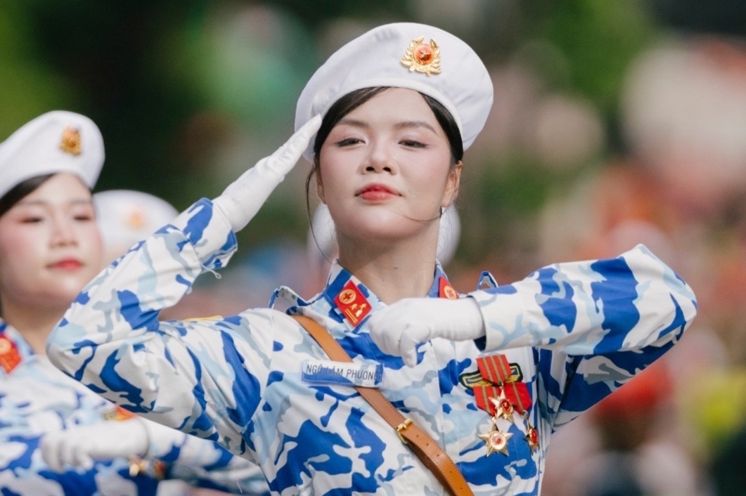 Chien si xuc dong tam biet A80 khien nhieu nguoi luu luyen hinh anh